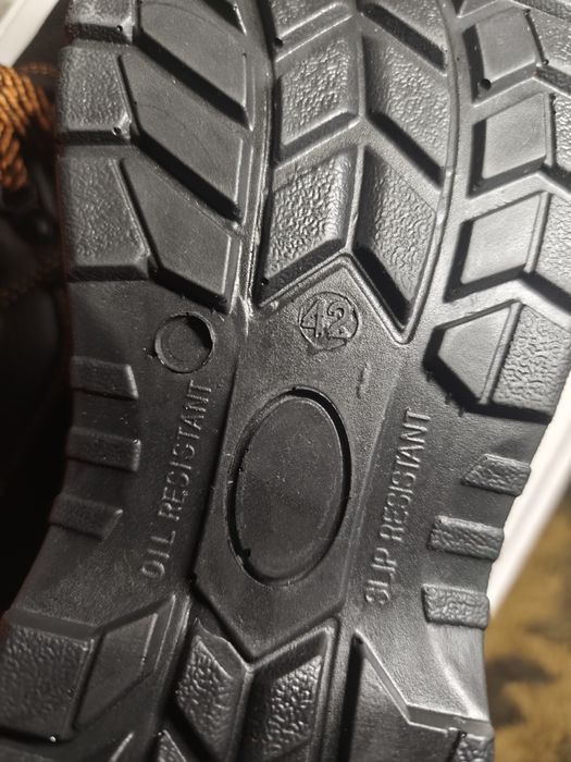 Ботинки рабочие 42 р. Металевий носок. Польща.