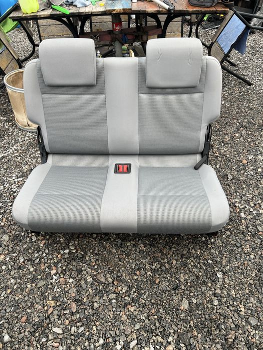 Продам крайній ряд сидінь Фольцваген Кадді