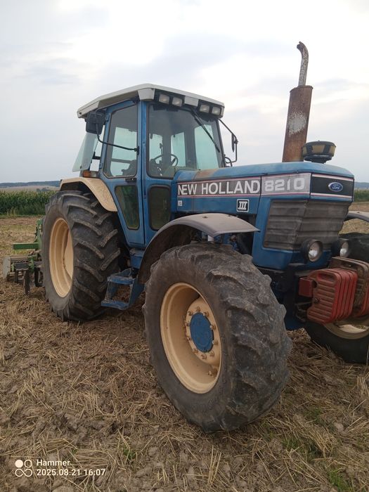 Traktor Ford 8210