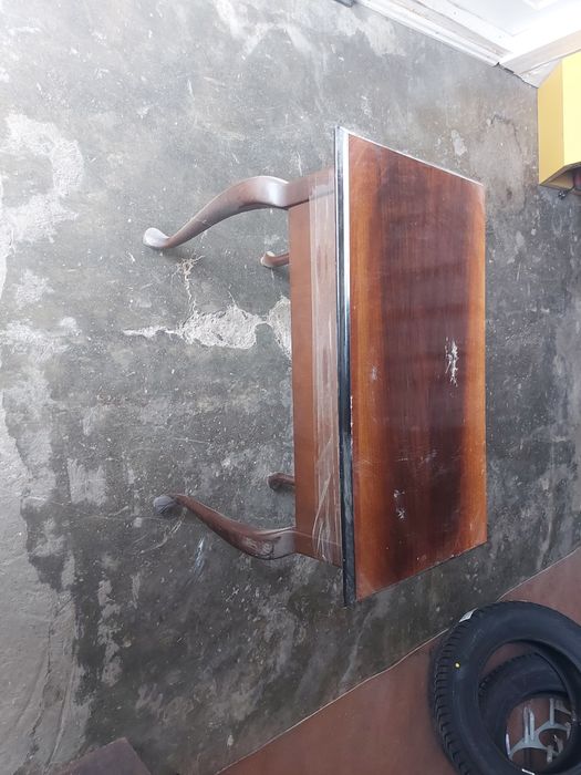 В продажі  та столик