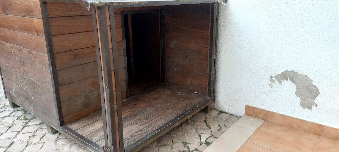 Casota com alpendre cão grande madeira tratada