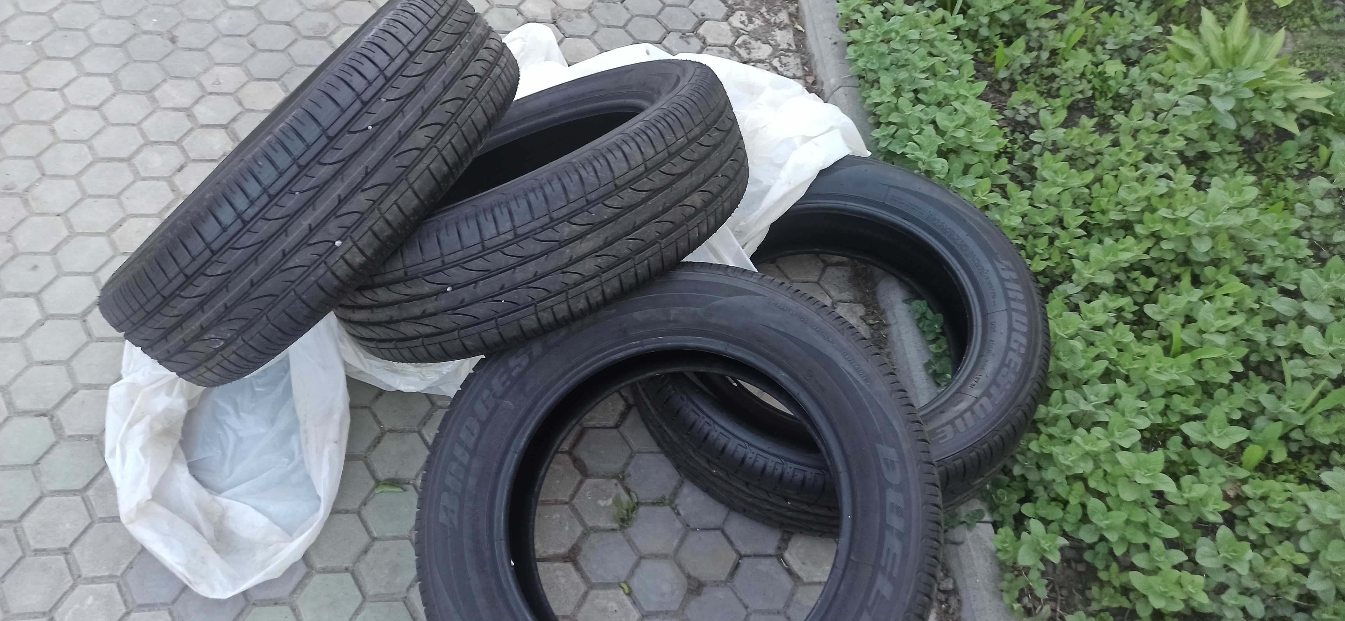 Шины  Bridgestone 215/60 17