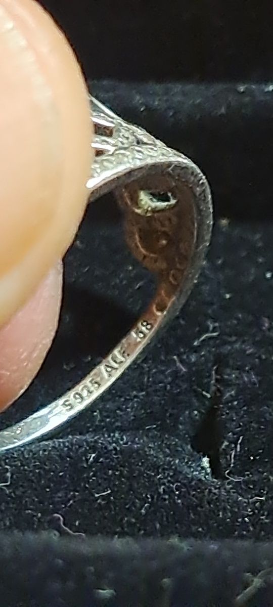 Aneis Pandora em prata.