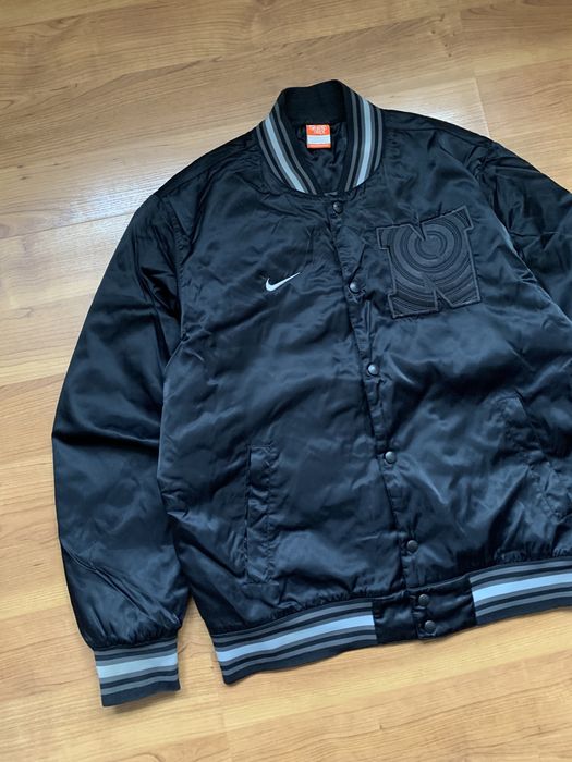 Бомбер Nike чорний L розмір