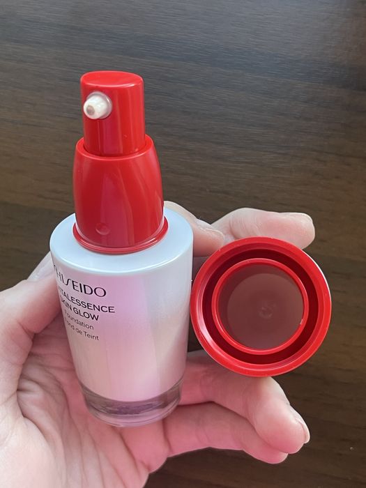 Тональна основа Shiseido