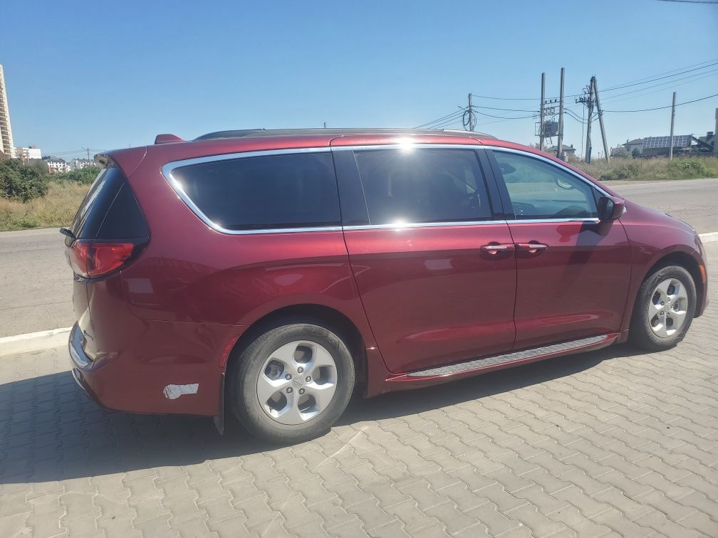 Гибрид Плагін Крайслер Plug-in, PHEV Chrysler Pacifica Hybrid 2017