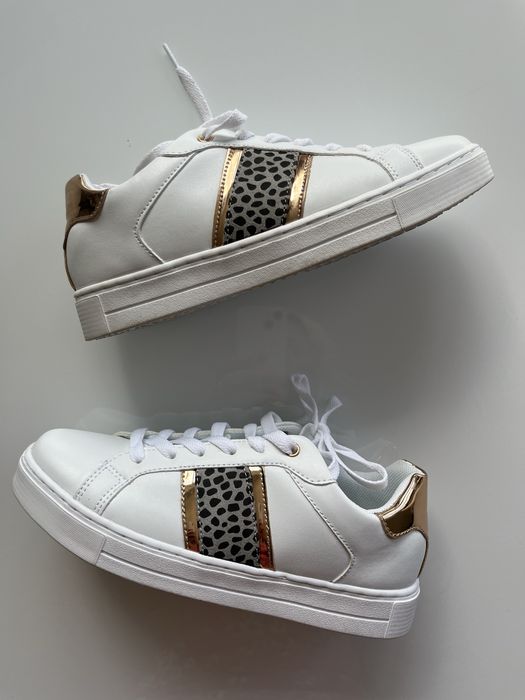 Nowe wiązane tenisówki roz 38 deichmann