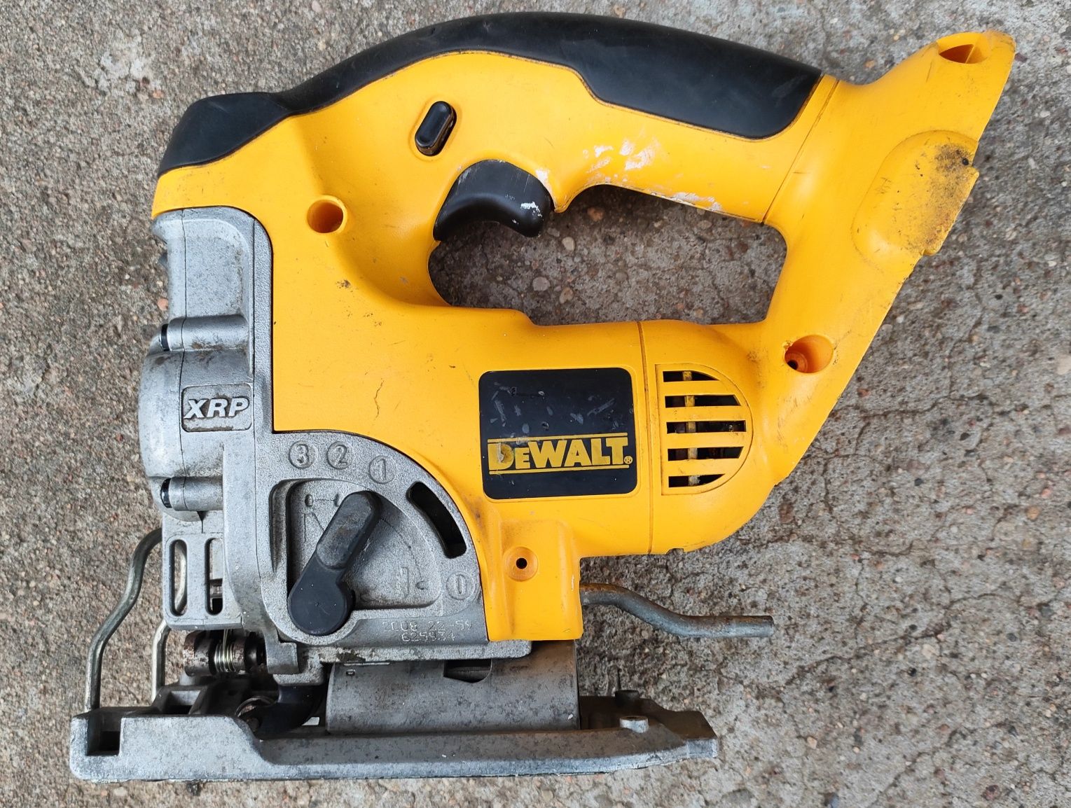 DeWalt dc330 wyrzynarka