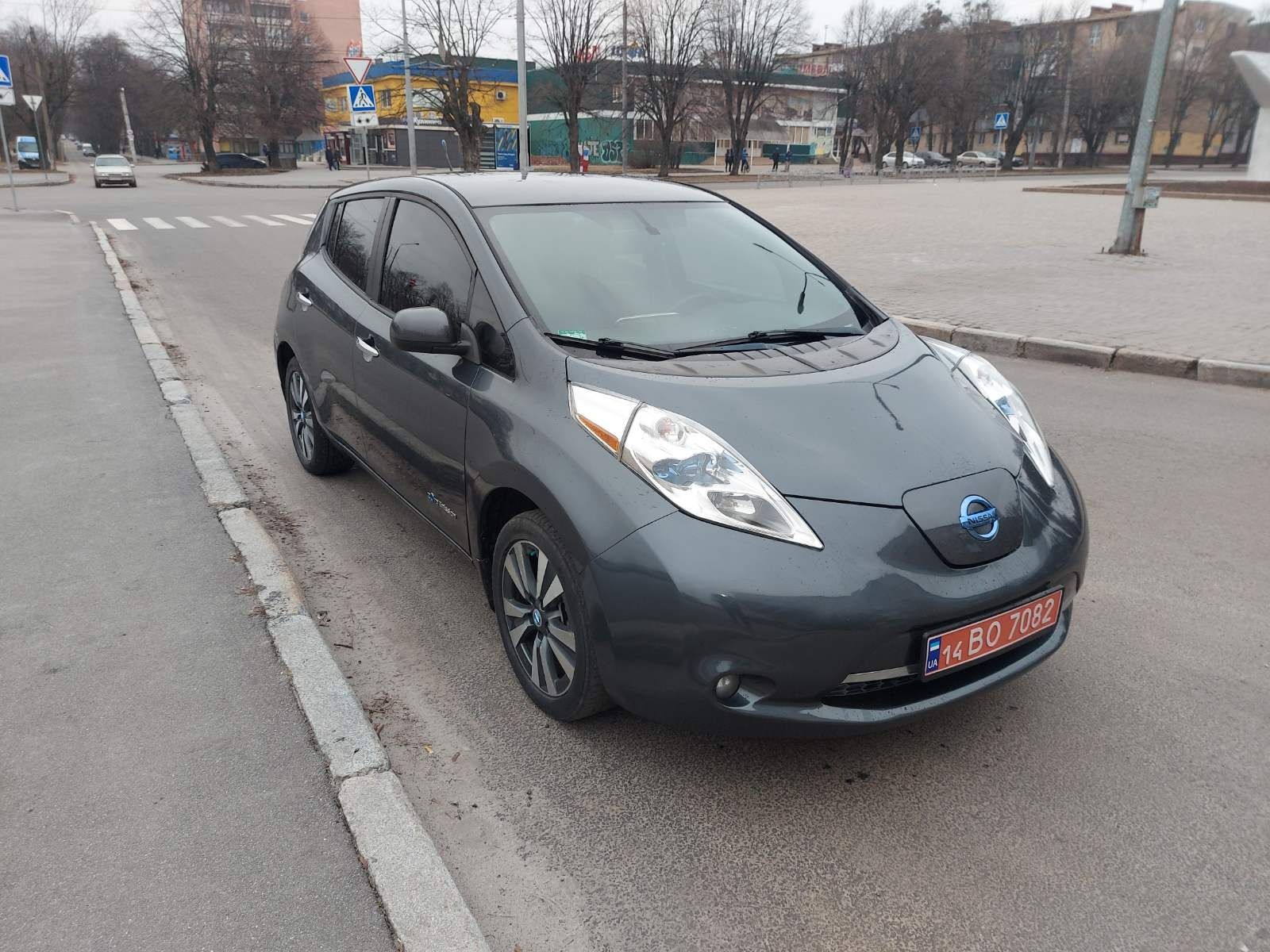 Nissan leaf SL 42kw нова батарея