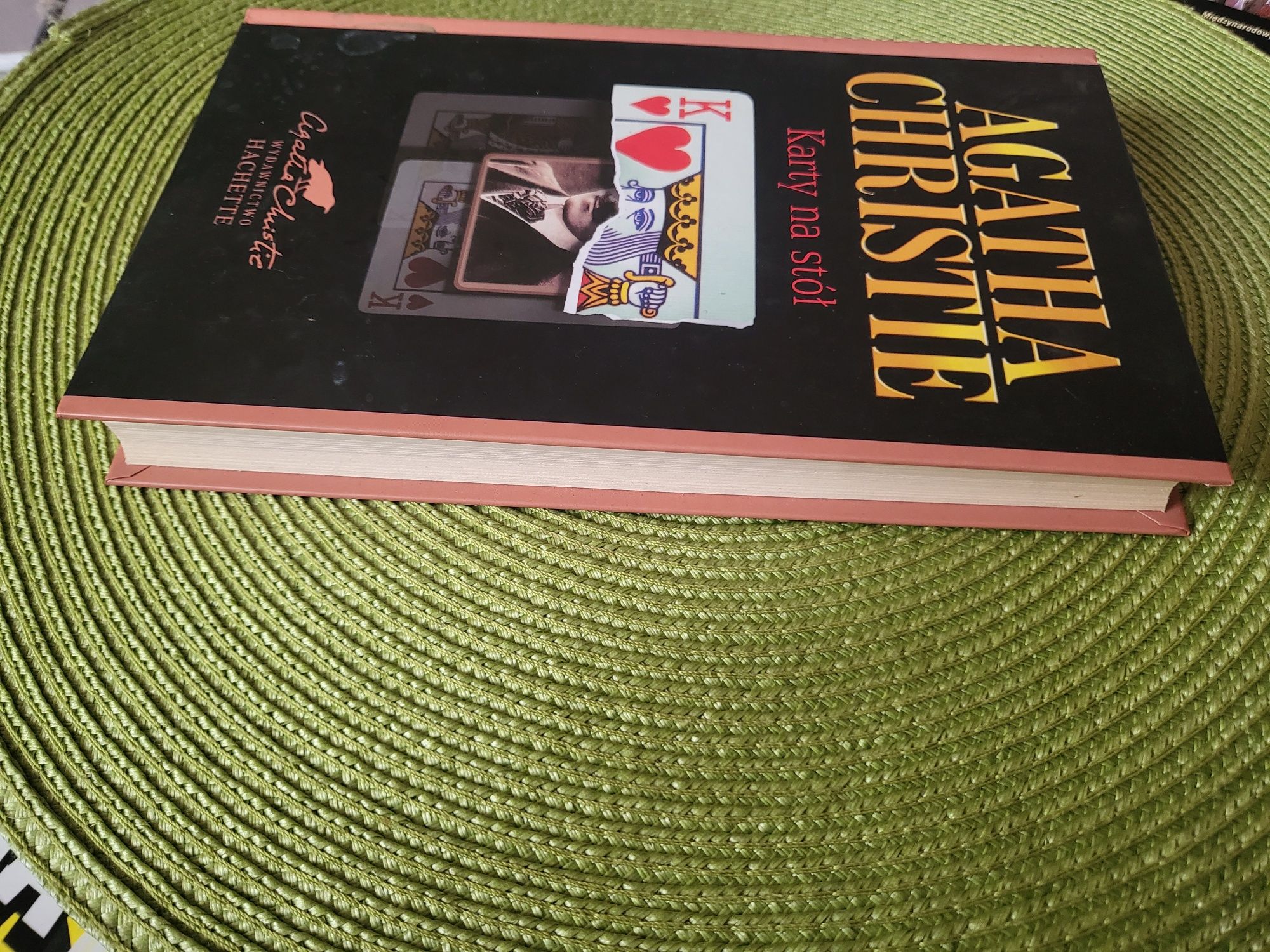 Agatha Christie, Karty na stół. Nowa