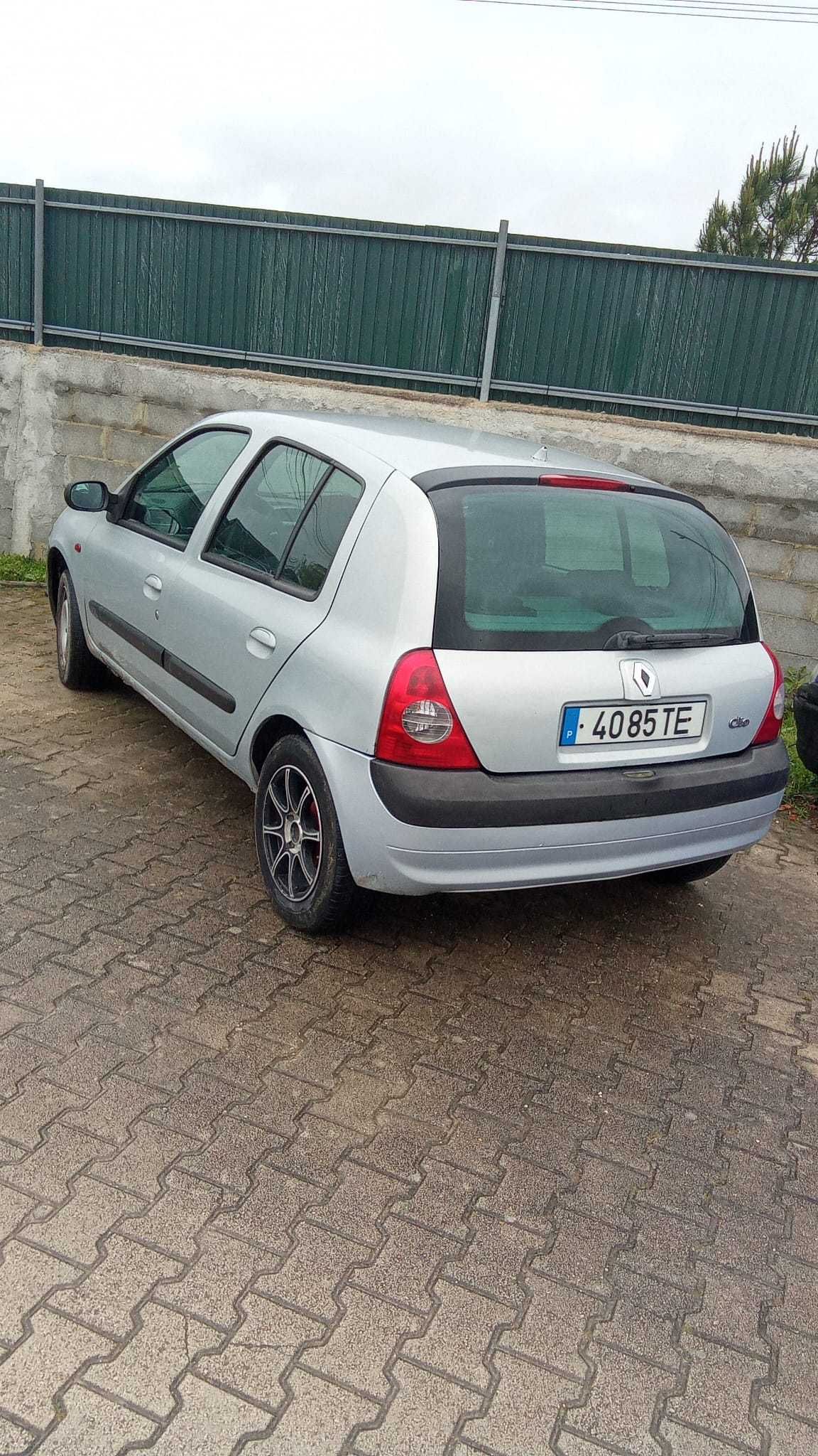 Renault Clio carro muito bom