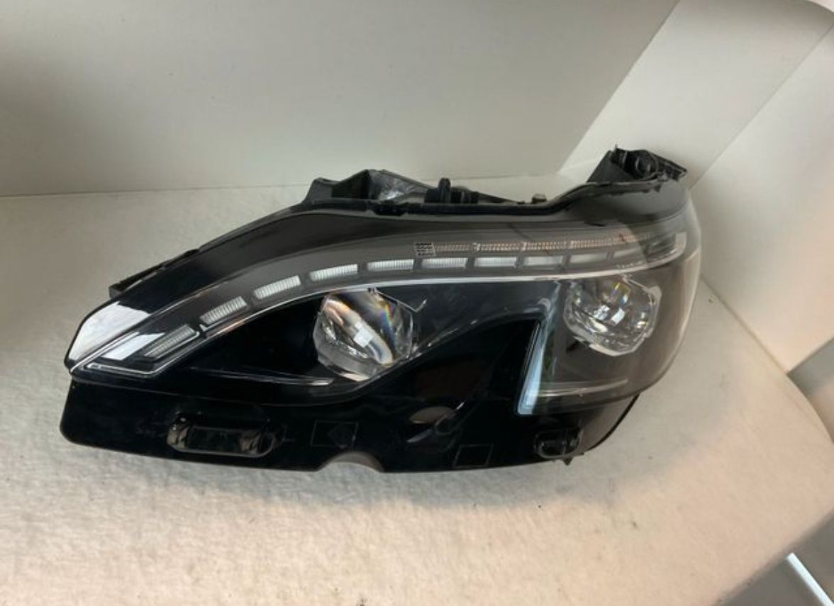 Farol Peugeot 3008/5008 gt line
