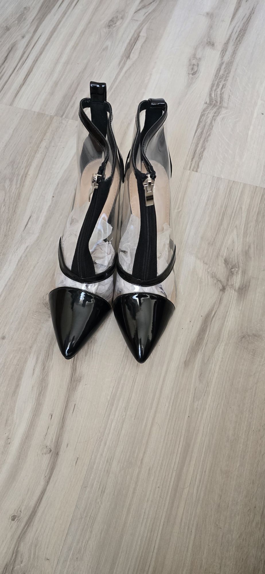 Czarne buty na obcasie