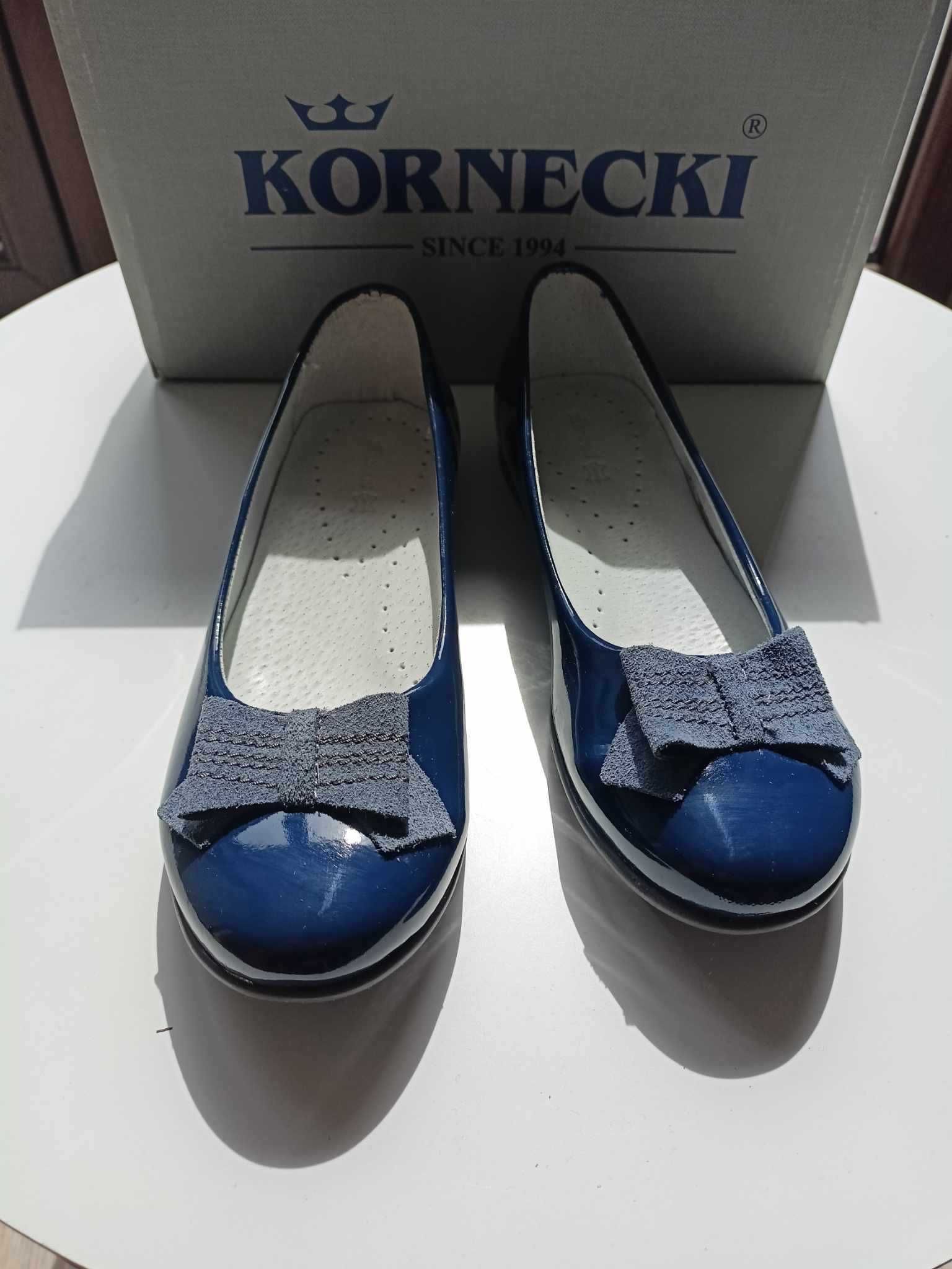 Baleriny balerinki Kornecki 4240 granatowe połysk rozmiar 36