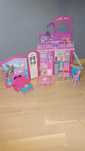 Domek barbie z meblami + lalki gratis