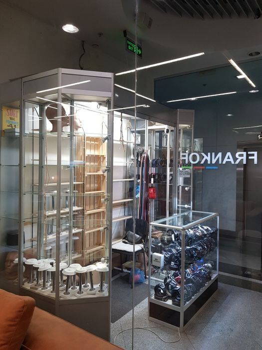 Торгові меблі,вітрини,півострів, магазин, споруда