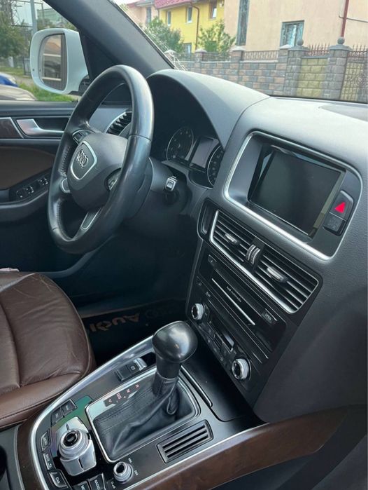 Ауді Q5  premium plus 2016 року