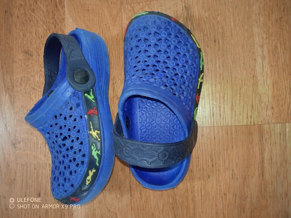 Buty, klapki, crocs, kroksy dla dzieci. Rozmiar 26