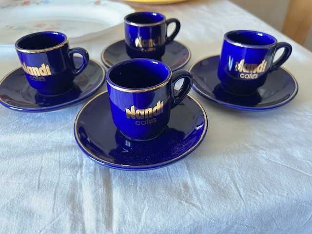 Conjunto de Pratos e Chávenas TUDO 15€