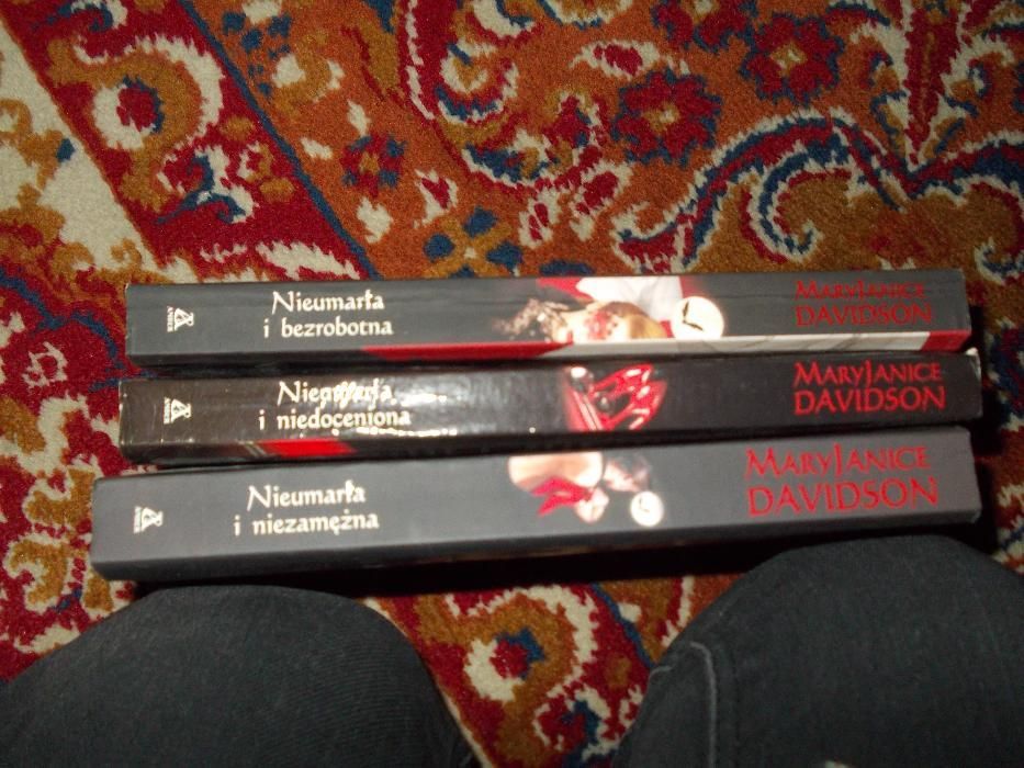 Książka Mary Janice Davidson "Nieumarła i bezrobotna" tom 2