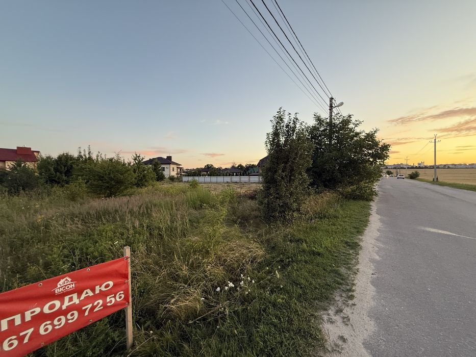 Продається 12 сотих в пригороді Тернополя.