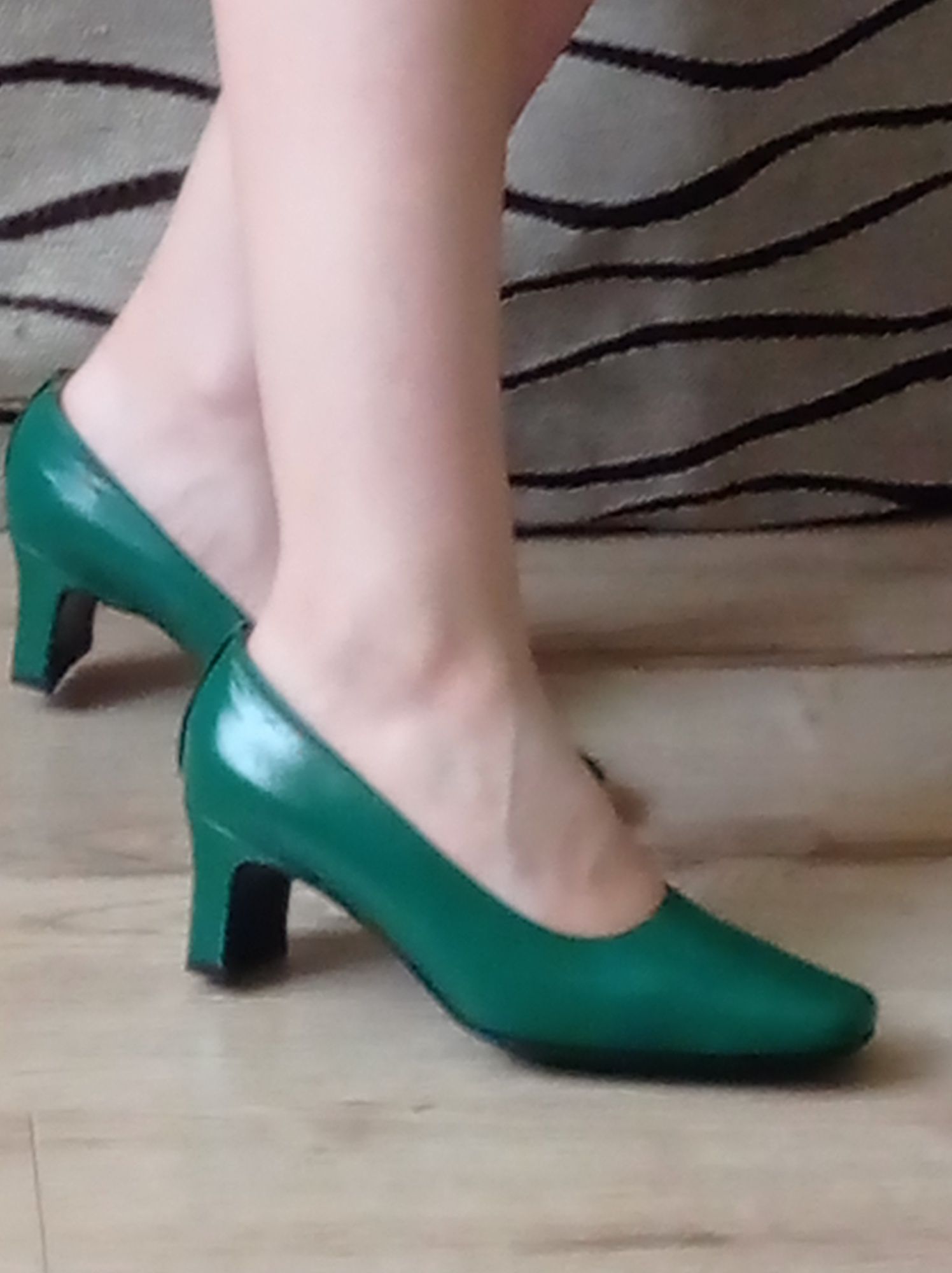 Шкіряні зелені туфлі 37