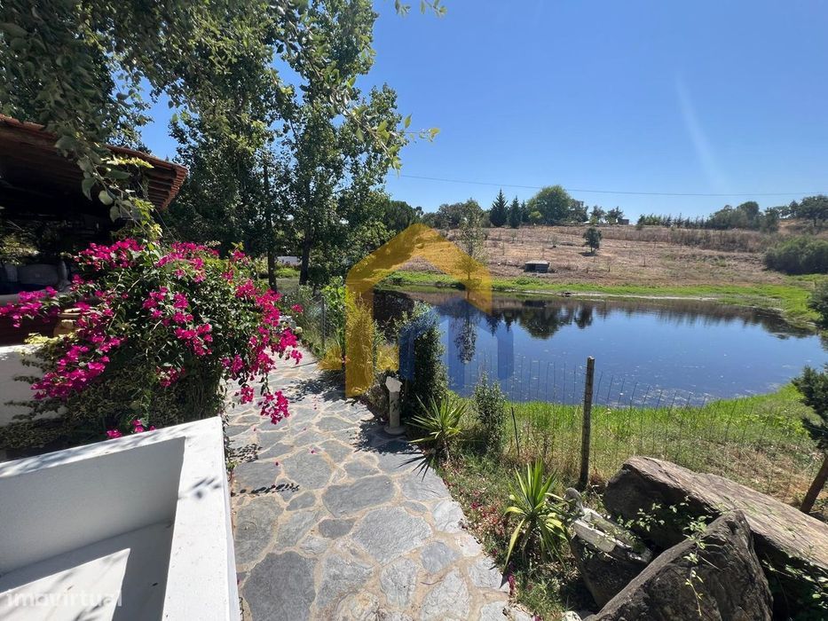 Quinta com Casa e Lago em Alcórrego - Avis