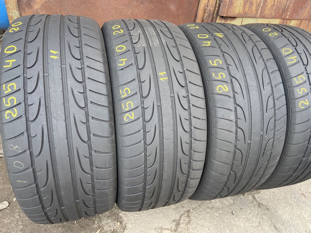 Шини 255/40 r20 Dunlop.