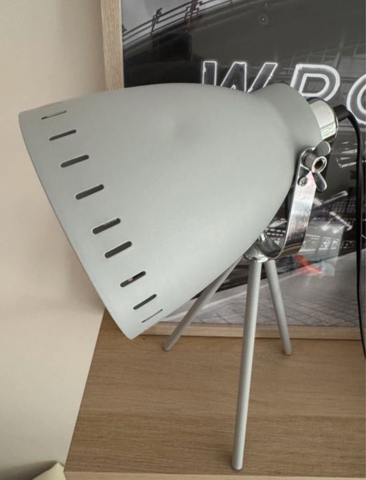 Lampa podlogowa