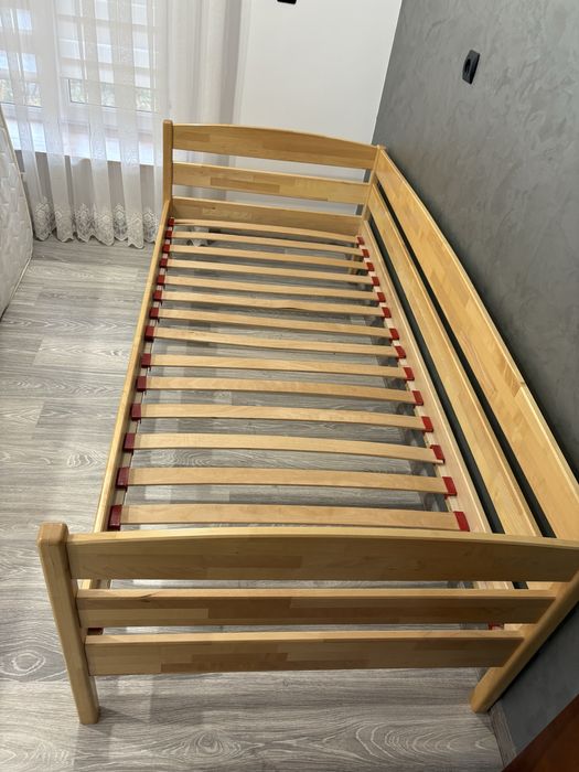 Ліжко з натурального дерева