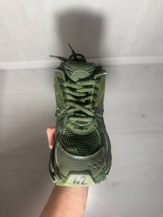 Balenciaga Runner Leather Free Khaki
42 size
