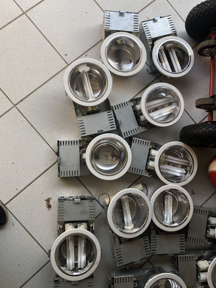 Lampy sufitowe na mini świetlówki