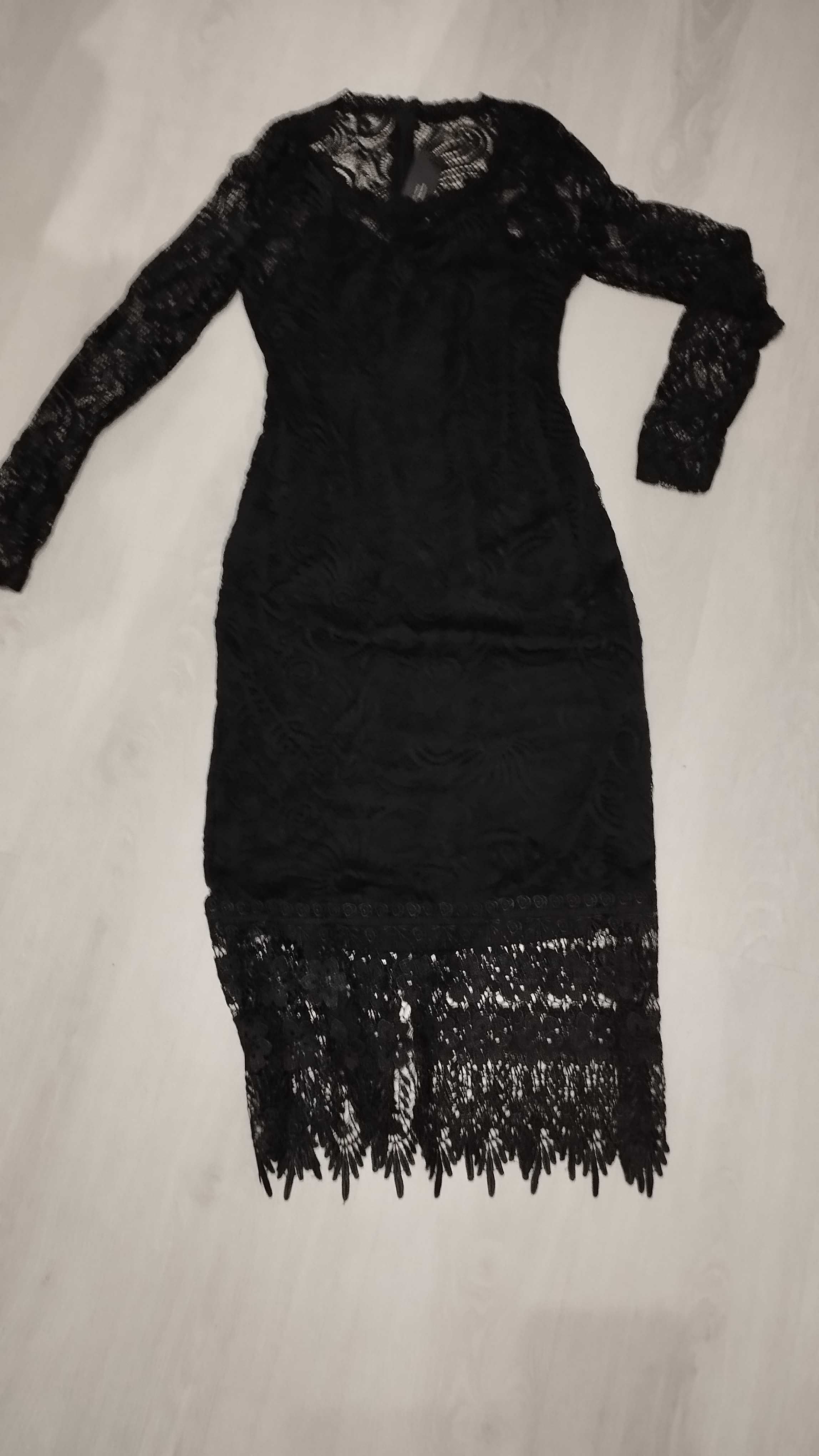 vestido de comprimento medio rendado