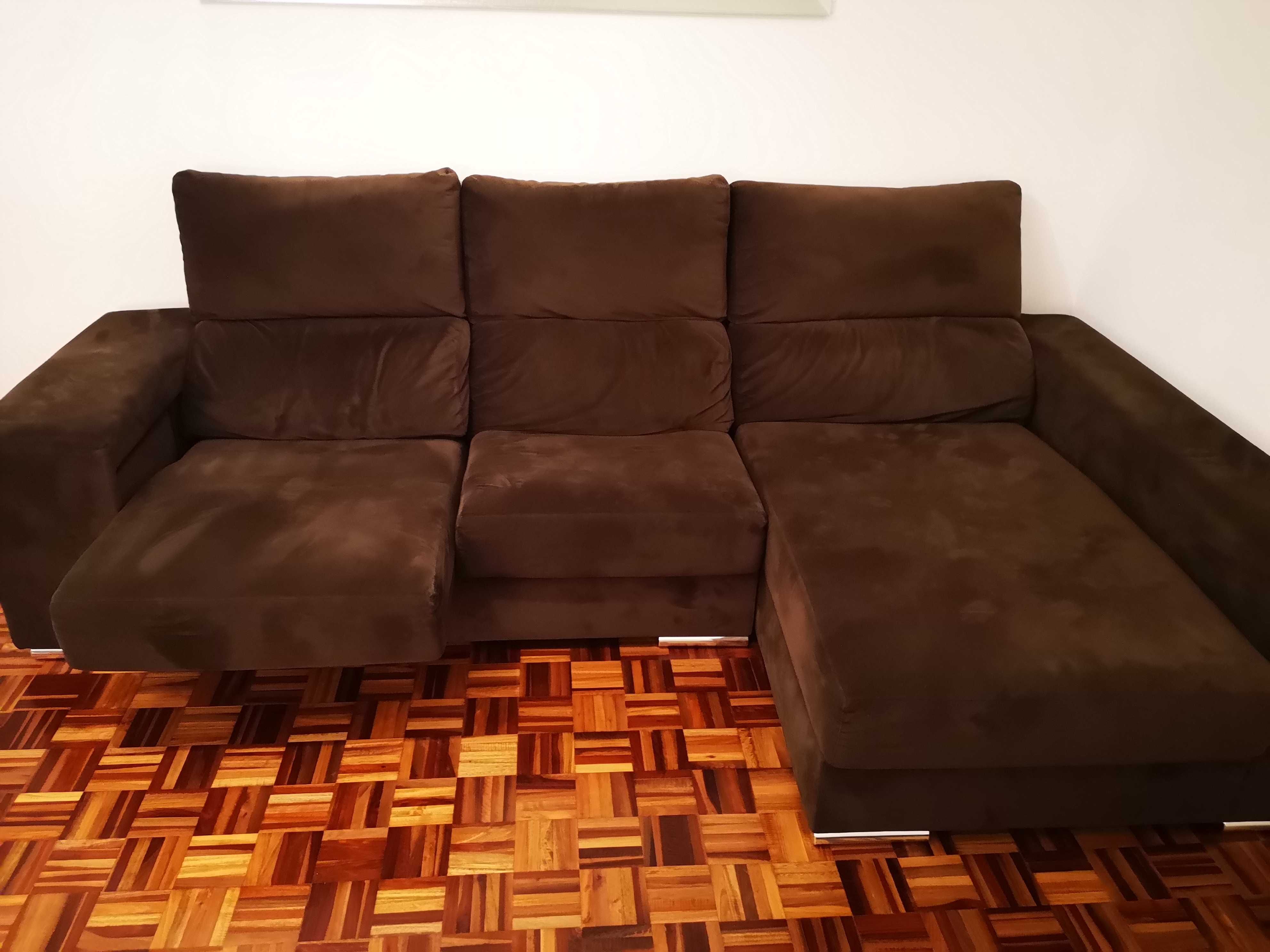 Sofá com chaise longue