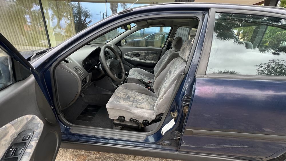 Mitsubishi Carisma ano 1999 gasolina trato financiamento