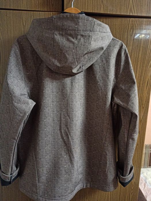 Продається куртка вітрівка