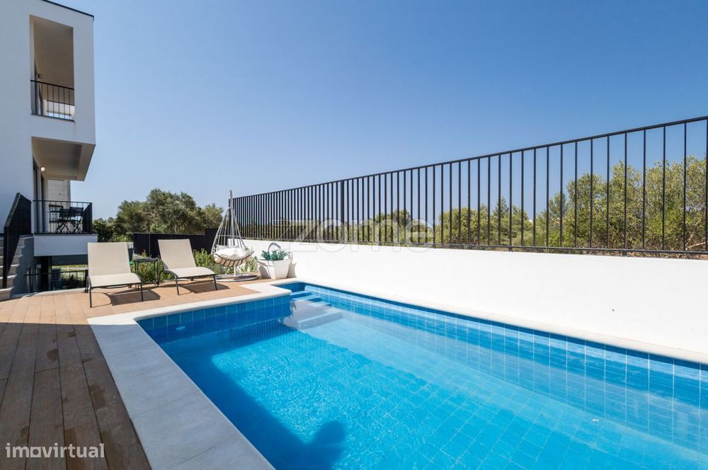 Moradia T4 com Piscina e Jardim no Zambujeiro – Alcabideche
