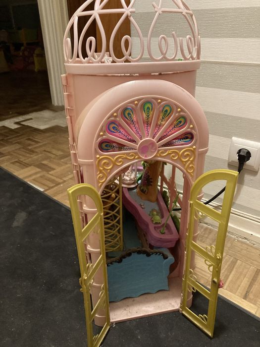 Casa de bonecas / princesas Barbie