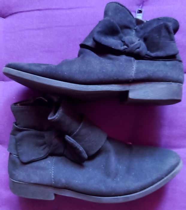 Czarne krotkie botki zamszowe dziewczece 26 H&M