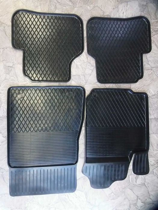 Dywaniki Gumowe Korytka Toyota Yaris Avensis Auris Corolla Aygo Verso