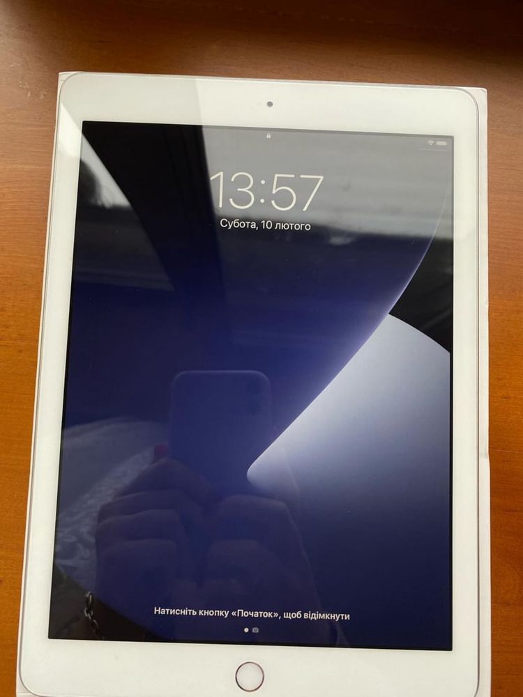 продам Apple iPad 128 GB Wi-Fi Silver 2018