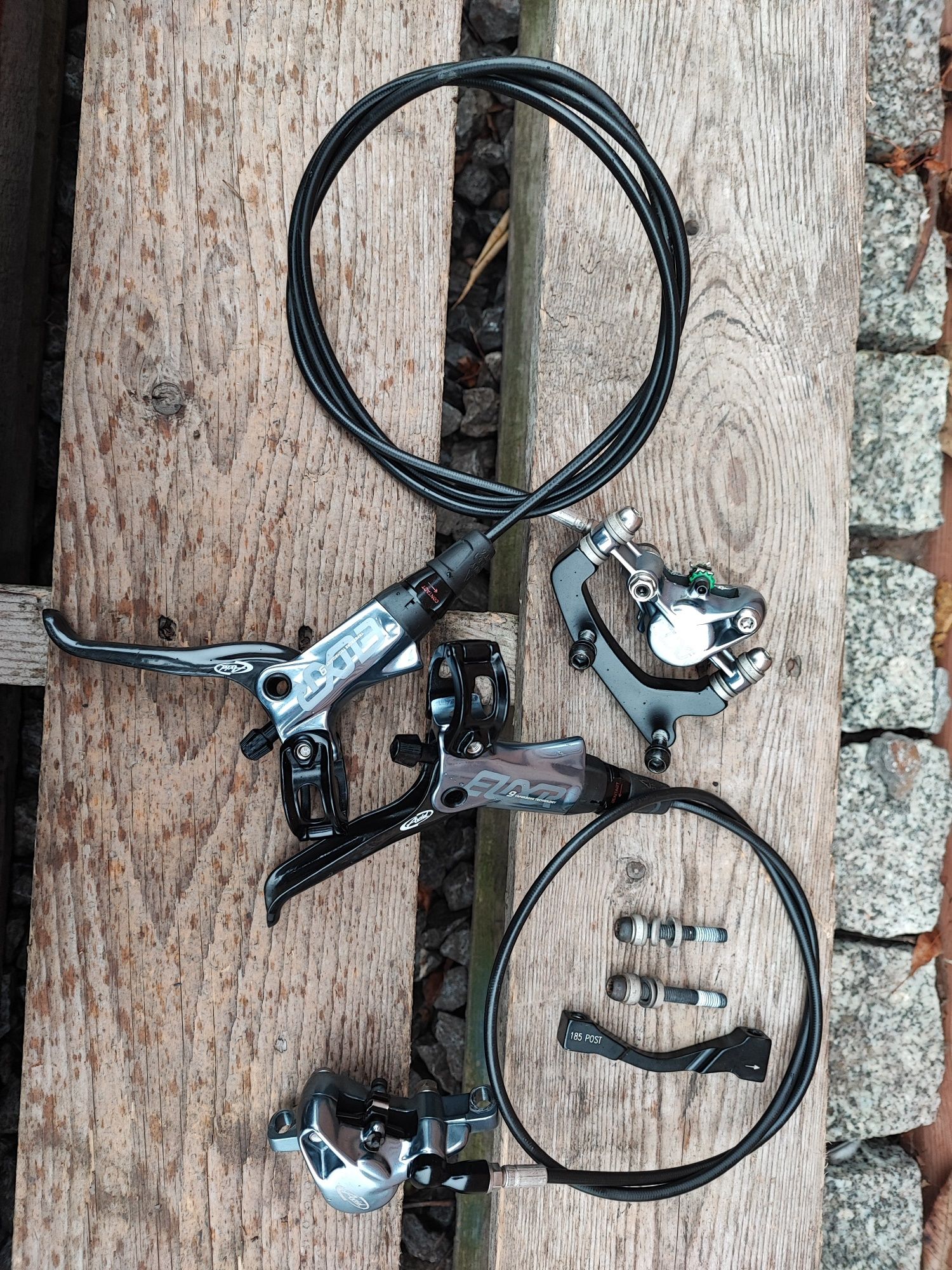 Hydrauliczne hamulce tarczowe Avid Elixir 9 carbon retro mtb ładne