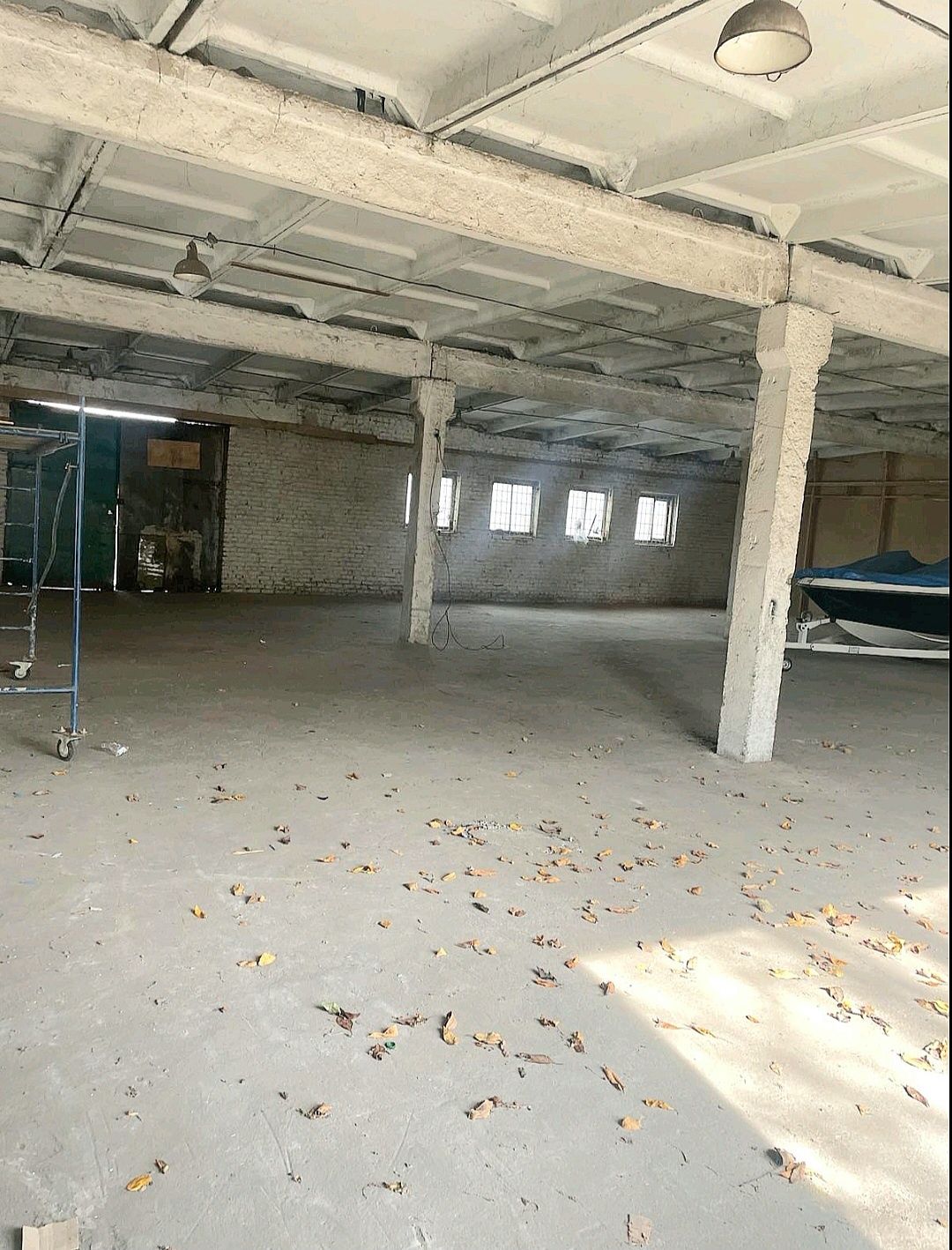 Склад. Площа S= 300 m2.Під ФУРу. Напруга U=220/380V.