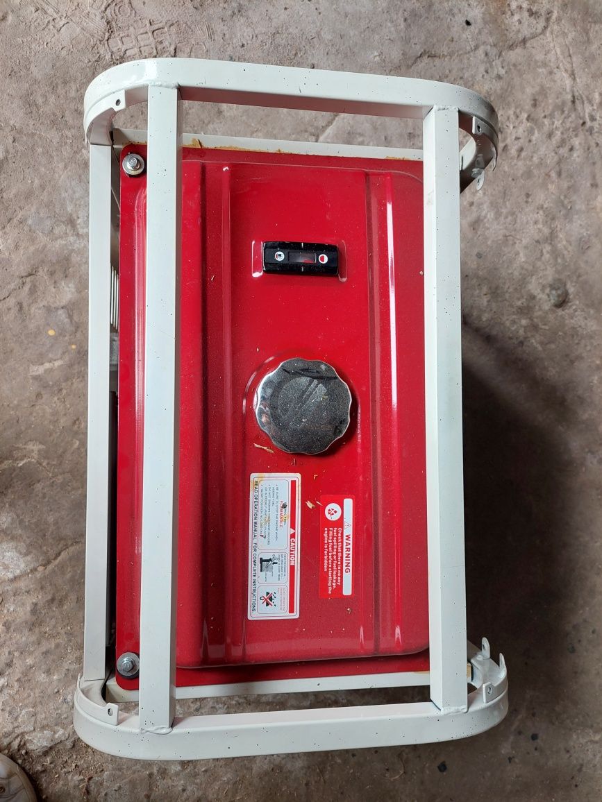 Generator prądu 230V mało używany