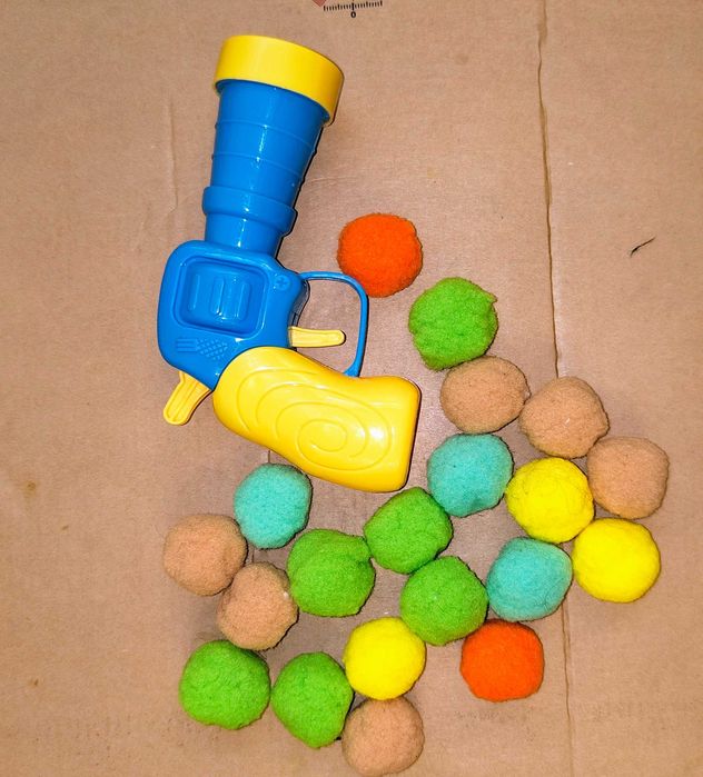 іграшка для маленьких тварин - "запускач-пістолет "