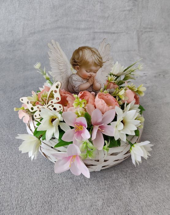 Kompozycja kwiatowa kwiaty sztuczne stroik aniołek pomnik grób dziecka