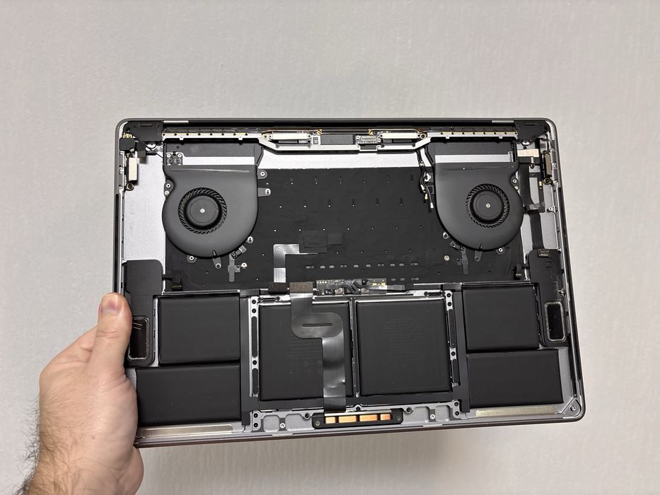 Запчастини MacBook Pro 15'' A1990 топкейс дисплей трекпад