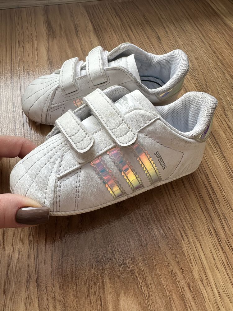 Białe buty Adidas Superstar 21 miękka podeszwa