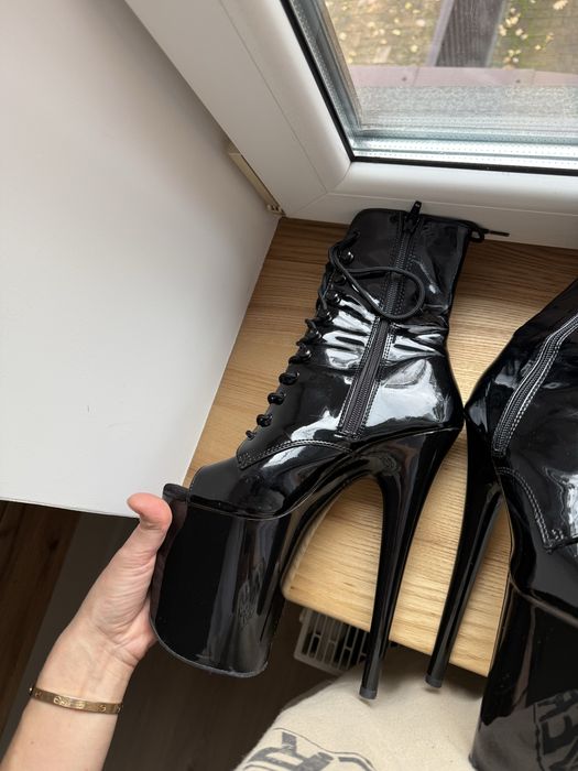 Стріпи pleaser в гарному стані 38