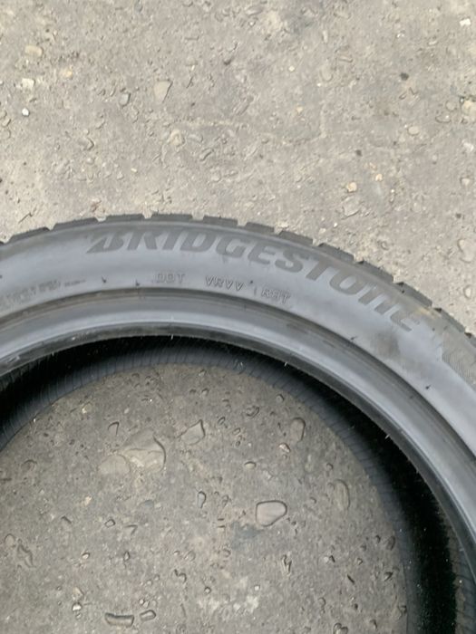 Шини 235/45 R18 Bridgestone зима 2022 рік 7,5 мм